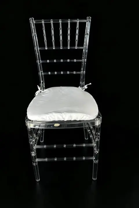 Cadeira Tiffany cristal com assento branco