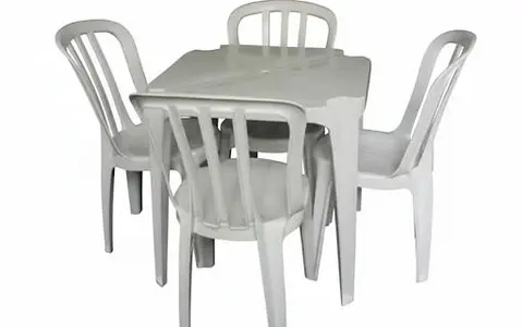 Jogo de Mesa Quadrada de Plástico