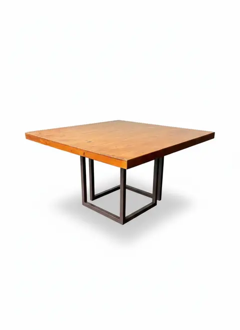 Mesa Quadrada de Madeira C/ Base de Ferro L:1,40x1,40